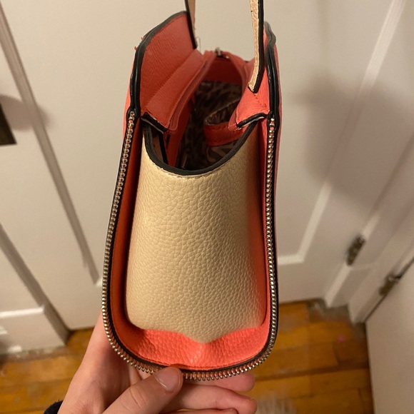 SALE GUESS Crossbody Purse - Picture 2 of 6